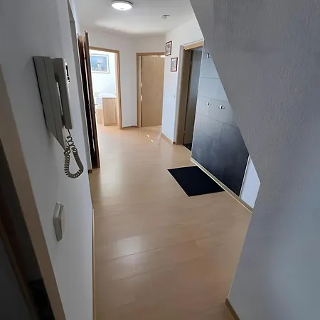 Neue Fuer 4 Erw U.2 Ki * Oberwurschnitz